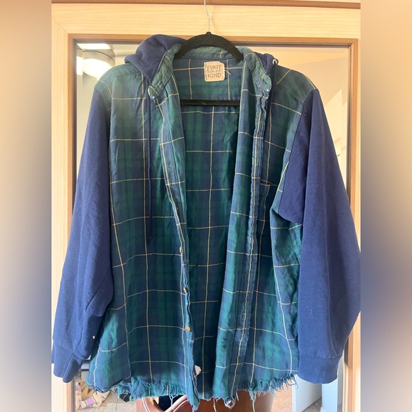 Furst of a Kind Sweaters - Furst of a Kind Navy Plaid Hooded Collared Long Sleeve Classic Button sz M/L